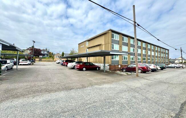 1 bed, 1 bath, 350 sqft, $1,050, Unit 407