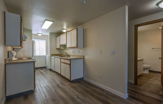 2 beds, 1 bath, 808 sqft, $1,650, Unit 106*