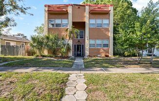 Charming and Spacious 2BR/1BA Unit in Historic Kenwood, St. Pete!