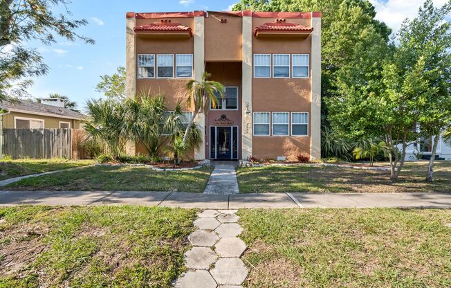 Charming and Spacious 2BR/1BA Unit in Historic Kenwood, St. Pete!