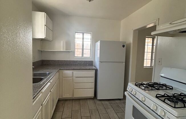 Charming 2-Bedroom Home for Rent in Lakewood