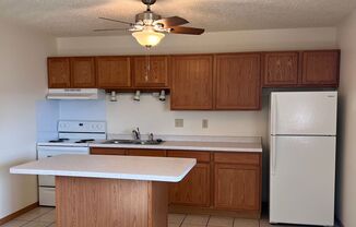 2 beds, 1 bath, $950, Unit 5