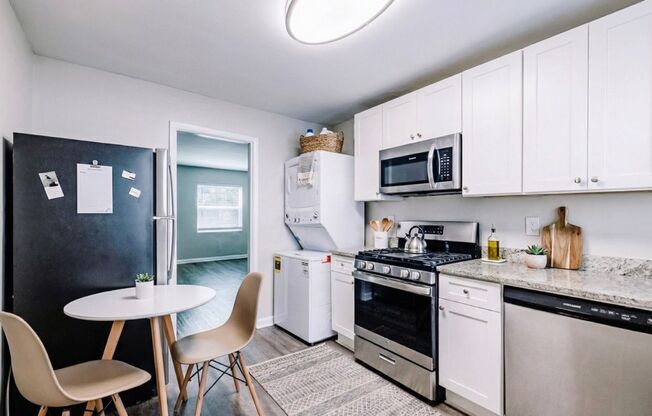 2 beds, 1 bath, 850 sqft, $1,250, Unit 00-E8