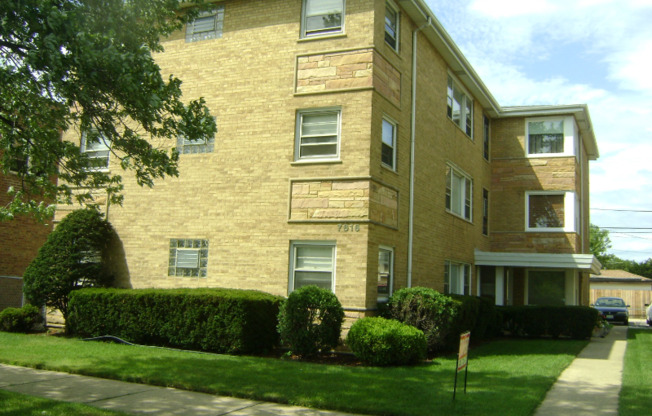 7616 W HIGGINS