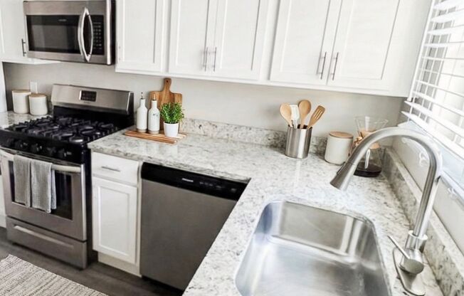 2 beds, 1 bath, 850 sqft, $1,250, Unit 00-F3