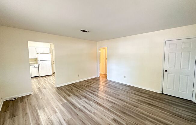 2 bedroom 1 bath duplex available for rent in Pensacola!