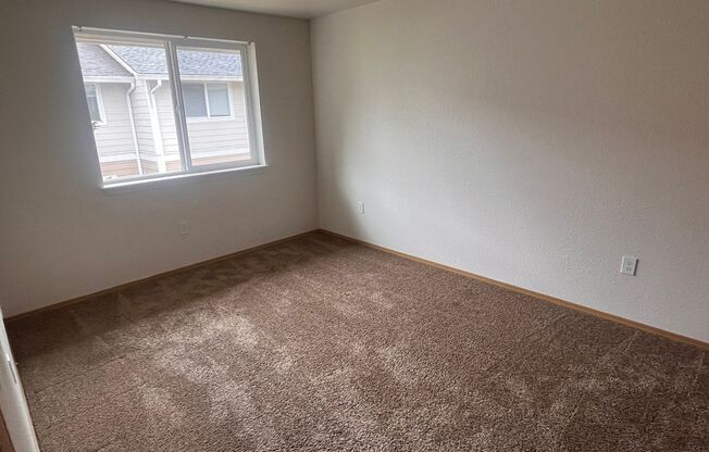 2 beds, 1 bath, 875 sqft, $1,300, Unit 127-50