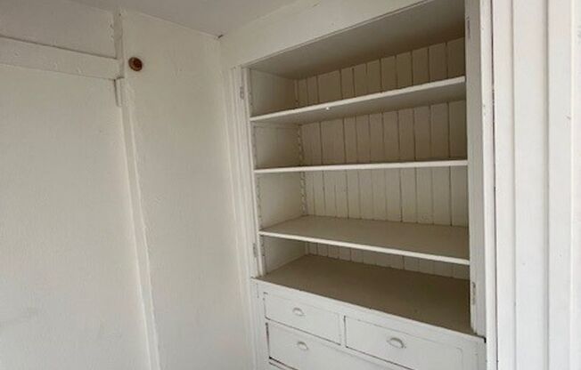 Camdon - 1 Bedroom - Central District - Vintage Charm