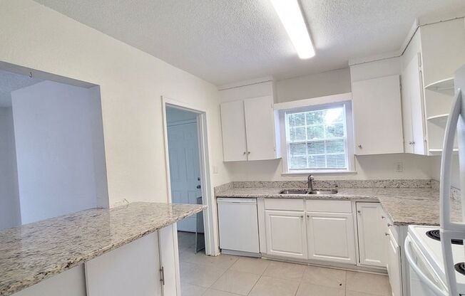 3 beds, 1 bath, $1,295