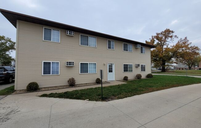 Great Marion Location. 2 bedroom 1 bath, heat and water paid