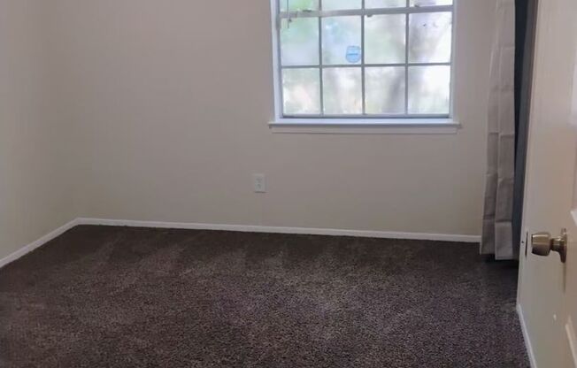 Beautiful 3 Bedroom 2 Bathroom in Garland!