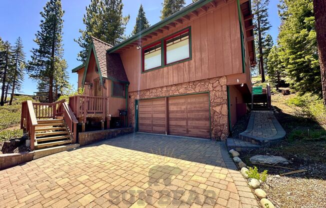 Beautiful Mountain Home w 2 Car Garage!