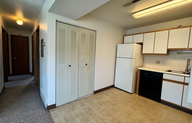 3 beds, 1 bath, $1,260, Unit 02