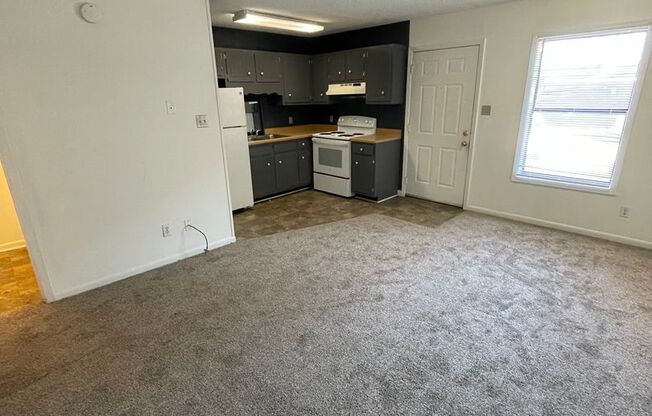 1 bed, 1 bath, 468 sqft, $525, Unit Unit 2