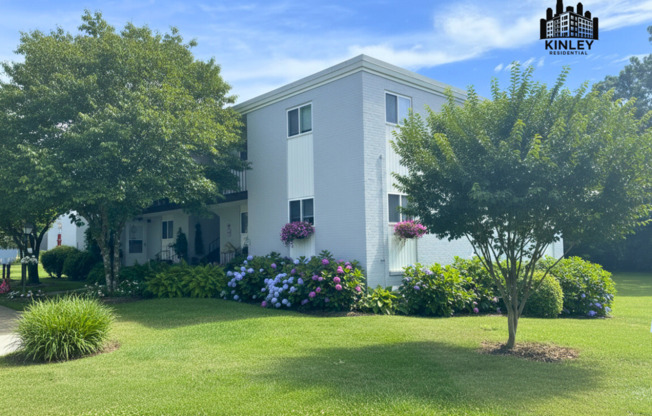 2 beds, 1 bath, 1,136 sqft, $1,350