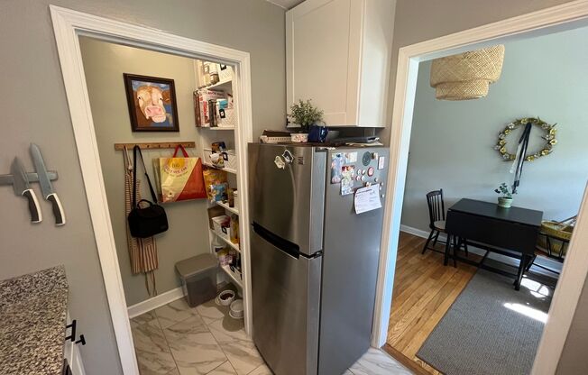 2 beds, 1 bath, $2,000