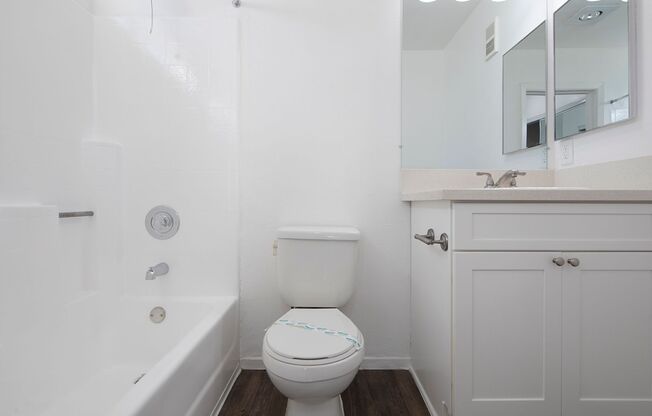 3 beds, 2 baths, 1,105 sqft, $3,695, Unit 137