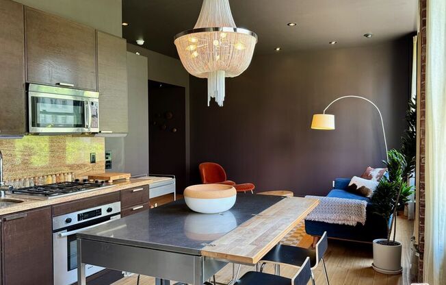 1 bed, 1 bath, 810 sqft, $2,500, Unit 301