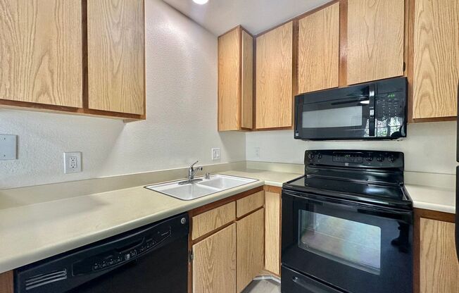 Indulge in coastal living in this beautiful 2bd 1ba Condo located in La Jolla area close to UCSD!