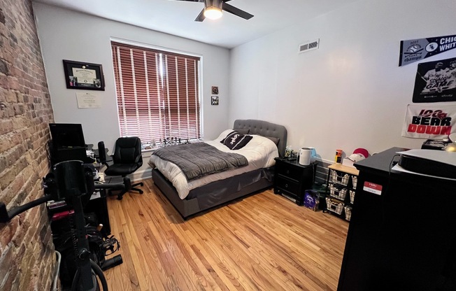 2129 N Southport Ave C3