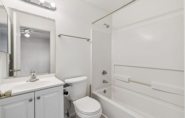 2 beds, 2 baths, $1,250, Unit # #B 202