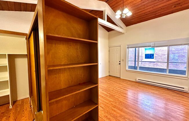 Studio, 1 bath, 350 sqft, $1,295, Unit 203