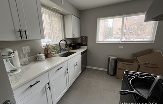 1624 W TOUHY AVE