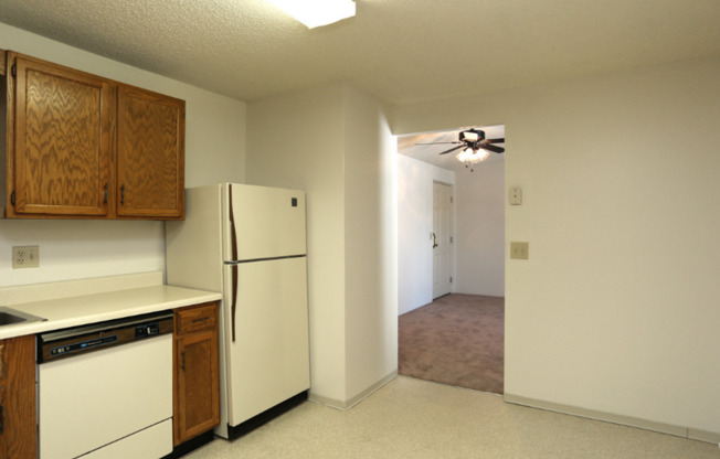 2 beds, 1 bath, 820 sqft, $1,050, Unit 5350-02