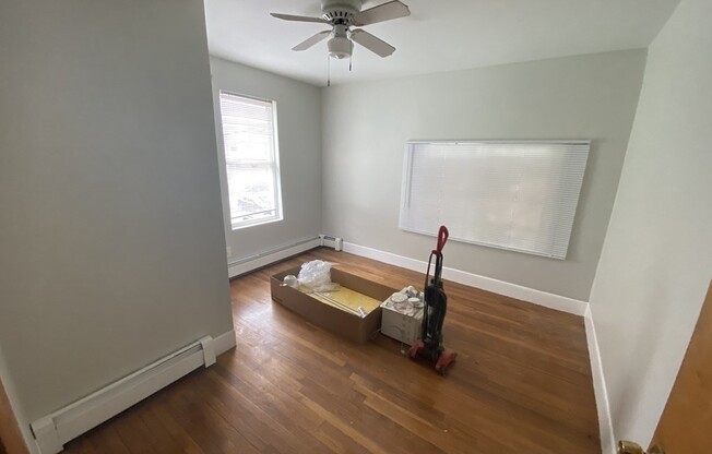 3 beds, 1 bath, $2,600, Unit 2
