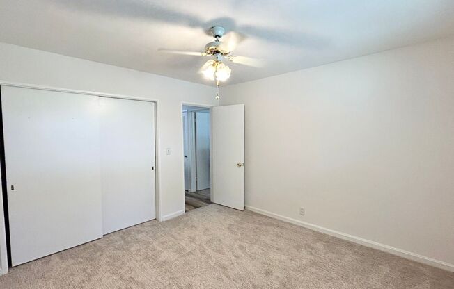 2 beds, 1 bath, $1,100, Unit 3074-A