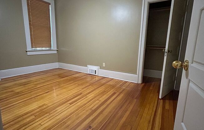 2 beds, 1 bath, $1,300