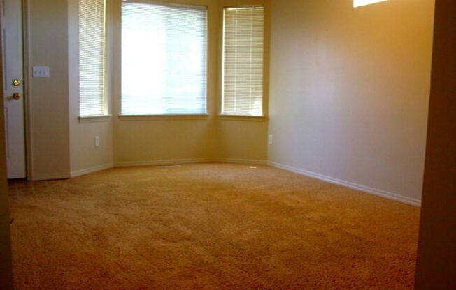 Beautiful 2-Story Row Home! Lawn Maintained!