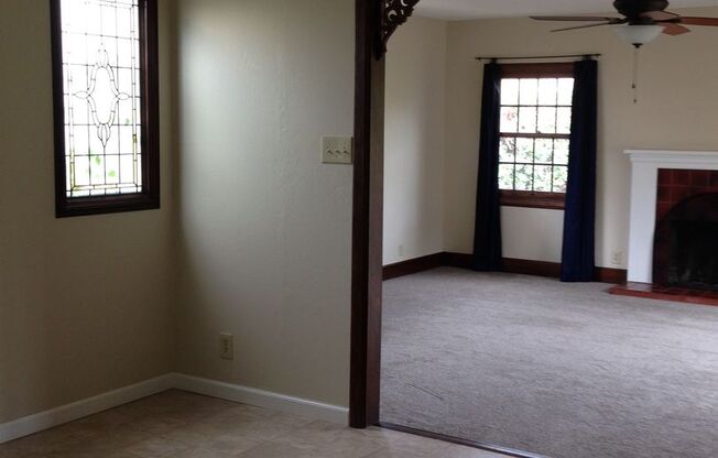 LOCATION LOCATION...CONVENIENTLY LOCATED NEAR 880...3 BED AND 2 BATH WITH LARGE FAMILY ROOM!