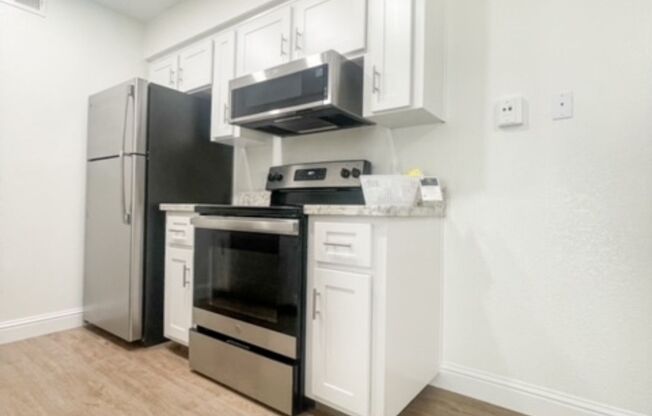 2 beds, 1 bath, 900 sqft, $1,665, Unit 1710-202