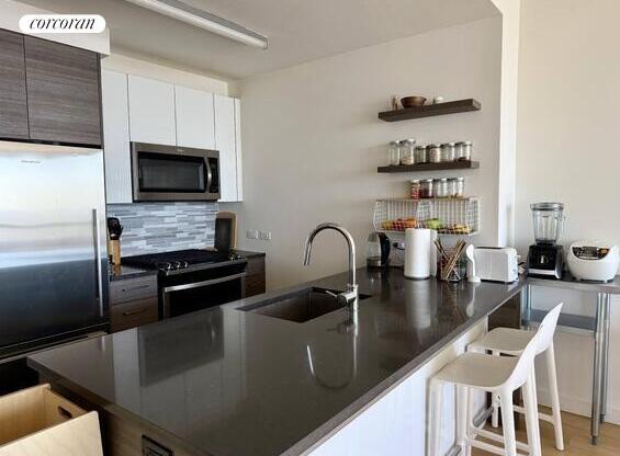 2 beds, 2 baths, $6,500, Unit 44J