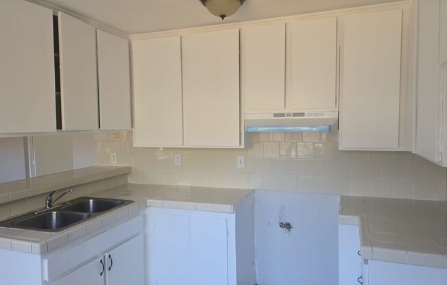 2 beds, 1 bath, 756 sqft, $1,400, Unit Unit 117