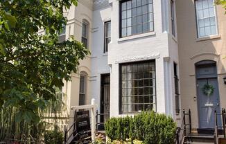204 E ST NE