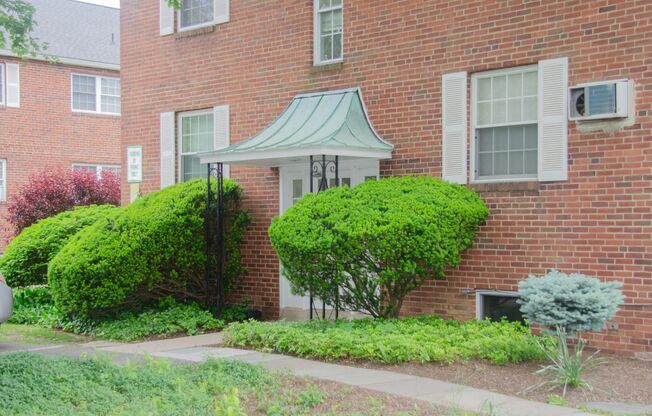 Suburban Square Apartments