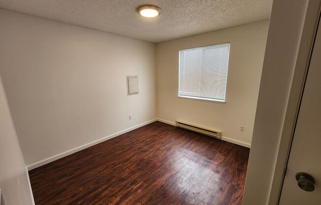 2 beds, 1 bath, 780 sqft, $1,100, Unit 42