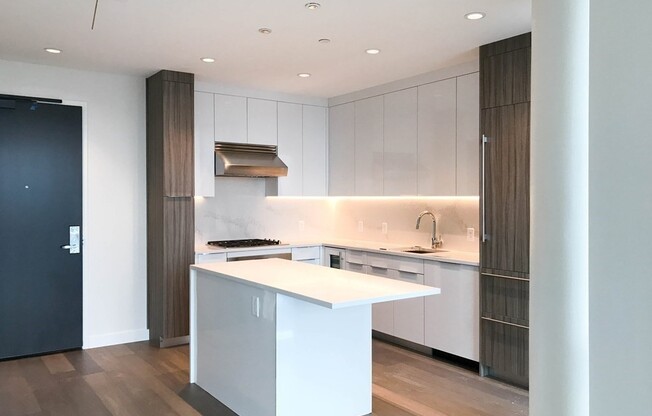 1 bed, 1 bath, 761 sqft, $5,200, Unit 20C