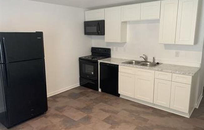 3 beds, 1 bath, $950