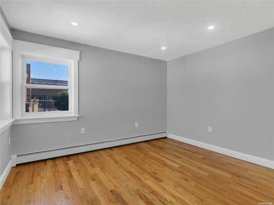 3 beds, 1 bath, 1,300 sqft, $3,200