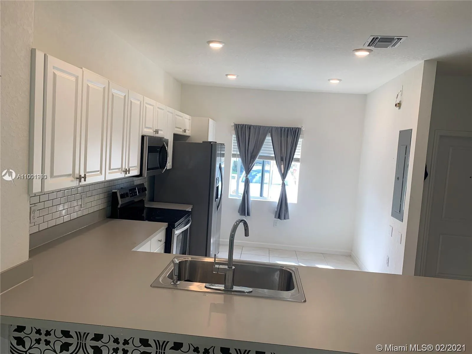 2821 NW 180 ST