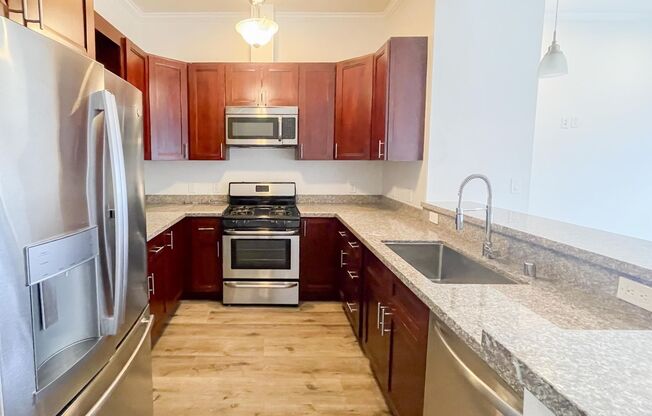 2 Bed 2 Bath Flat Apartment in Old Oakland