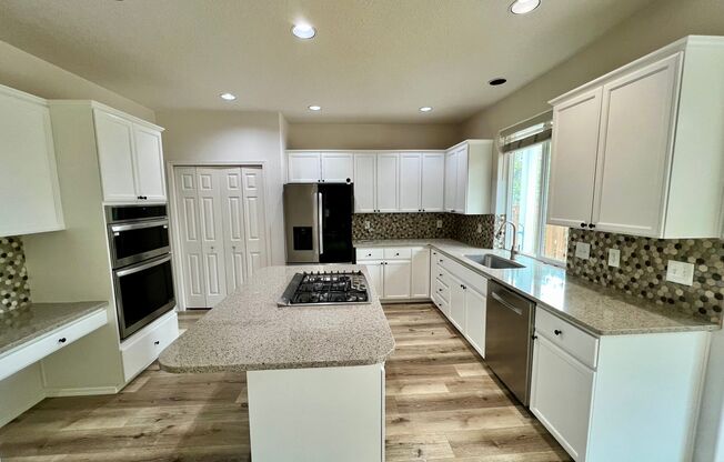 Beautiful 4 BD | 2.5 BA | Single-Family Home in Orenco Gardens | Charming Home in a Quiet Hillsboro Neighborhood  *Solar Panels Keep Your Electric Bill Low*