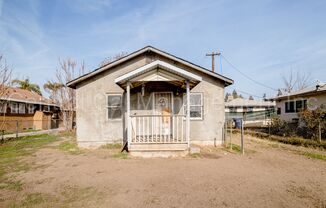 2 Bedroom/1 Bath Home in Central Bakersfield - $1395 Per Month!