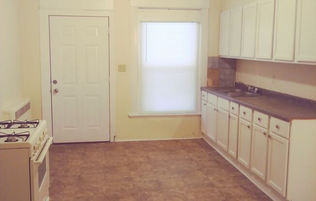 1 bed, 1 bath, 660 sqft, $695, Unit 303-B