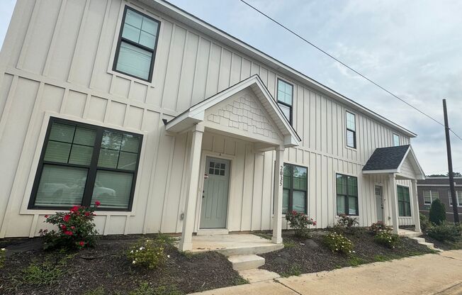 Modern Townhome in Rosewood – Walk to USC, Dining & More!