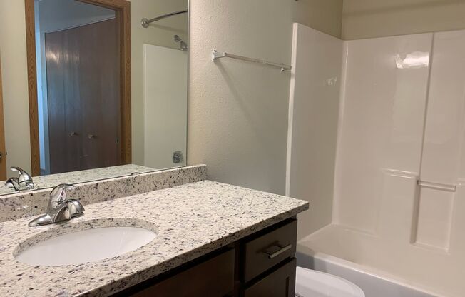 1 bed, 1 bath, 711 sqft, $1,165, Unit 3720203R
