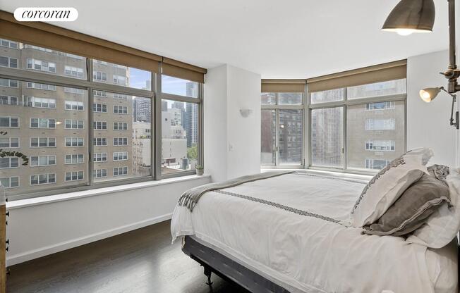 1 bed, 2 baths, 920 sqft, $6,950, Unit 902